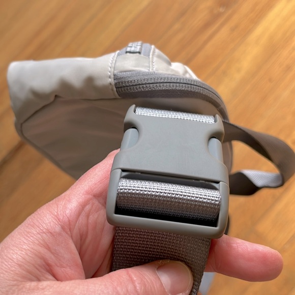 Lululemon All Day Essentials Belt Bag 2.5L - Picture 6 of 9